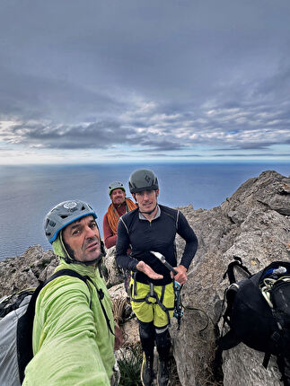 Pizzo Sella, Sicilia, Emanuele Andreozzi, Massimo Faletti, Andrea Gremes - La cima raggiunta attraverso 'Respect the Nature', Avancorpo di Pizzo della Sella, Sicilia (Emanuele Andreozzi, Massimo Faletti, Andrea Gremes, 02-03/11/2025)