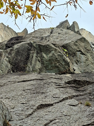 Pinnacolo di Maslana, Valbondione, Cristina Oldrati, Matteo Rivadossi - In apertura sul passaggio segreto del secondo tiro di 'Pinacolada', Pinnacolo di Maslana, Valbondione (Cristina Oldrati, Matteo Rivadossi, 2,11,13/10/2025) Pinnacolo di Maslana, Valbondione, Cristina Oldrati, Matteo Rivadossi - In apertura sul passaggio segreto del secondo tiro di 'Pinacolada', Pinnacolo di Maslana, Valbondione (Cristina Oldrati, Matteo Rivadossi, 2,11,13/10/2025)