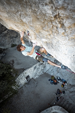 Filip Schenk Erebor - Filip Schenk chiude 'Erebor' (9b) all'Eremo di San Paolo, Arco Filip Schenk Erebor - Filip Schenk chiude 'Erebor' (9b) all'Eremo di San Paolo, Arco