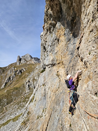 Picos de Europa, Eneko Pou, Iker Pou - L'apertura di 'Vicios Ocultos' (7c+?/285m) al Tiro Pedabejo (2189m) nei Picos de Europa (Eneko Pou, Iker Pou 2025)