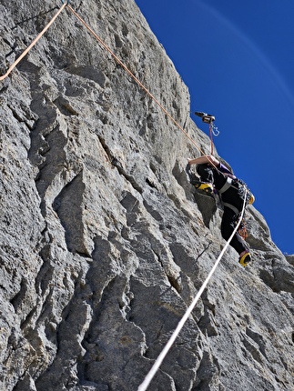Picos de Europa, Eneko Pou, Iker Pou - L'apertura di 'Vicios Ocultos' (7c+?/285m) al Tiro Pedabejo (2189m) nei Picos de Europa (Eneko Pou, Iker Pou 2025)