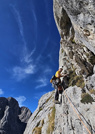 Picos de Europa, Eneko Pou, Iker Pou - L'apertura di 'Vicios Ocultos' (7c+?/285m) al Tiro Pedabejo (2189m) nei Picos de Europa (Eneko Pou, Iker Pou 2025)