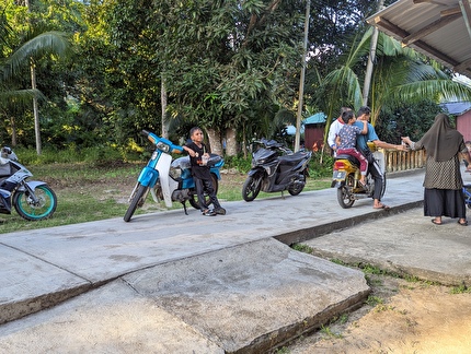 Dragon Horns, Tioman Island, Malaysia, Johannes Malchow, Sebastian Eifler - The first ascent of 'Benjo-Delight', Dragon Horns, Tioman Island, Malaysia (Johannes Malchow, Seb Eifler, 2025) Dragon Horns, Tioman Island, Malaysia, Johannes Malchow, Sebastian Eifler - The first ascent of 'Benjo-Delight', Dragon Horns, Tioman Island, Malaysia (Johannes Malchow, Seb Eifler, 2025)
