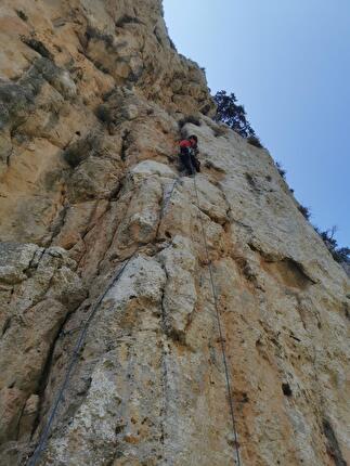 Pizzo Lungo, Monti di Calamigna, Sicilia, Massimo Flaccavento, Claudio Trovato - L'apertura di 'Il fuoco dell’anima' al Pizzo Lungo, Monti di Calamigna, Sicilia (Massimo Flaccavento, Claudio Trovato 2024) 