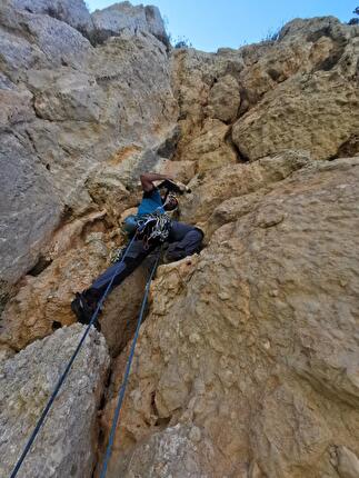 Pizzo Lungo, Monti di Calamigna, Sicilia, Massimo Flaccavento, Claudio Trovato - L'apertura di 'Il fuoco dell’anima' al Pizzo Lungo, Monti di Calamigna, Sicilia (Massimo Flaccavento, Claudio Trovato 2024) 