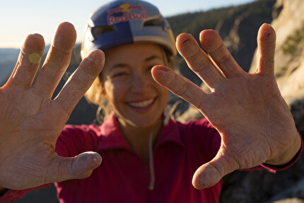 Sasha DiGulian Platinum, El Capitan, Yosemite - Sasha DiGulian climbing the big wall 'Platinum' on El Capitan in Yosemite National Park, California, USA, November 29, 2025. Sasha DiGulian Platinum, El Capitan, Yosemite - Sasha DiGulian climbing the big wall 'Platinum' on El Capitan in Yosemite National Park, California, USA, November 29, 2025.