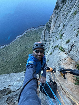 Avancorpo di Pizzo della Sella, Monte Gallo, Appennino Siculo, Gabriele Cavallo, Massimo Flaccavento, David Gallo - La richiodatura di 'Orizzonti contrapposti', Avancorpo di Pizzo della Sella, Monte Gallo, Appennino Siculo (Gabriele Cavallo, Massimo Flaccavento, David Gallo, 2002-2007) Avancorpo di Pizzo della Sella, Monte Gallo, Appennino Siculo, Gabriele Cavallo, Massimo Flaccavento, David Gallo - La richiodatura di 'Orizzonti contrapposti', Avancorpo di Pizzo della Sella, Monte Gallo, Appennino Siculo (Gabriele Cavallo, Massimo Flaccavento, David Gallo, 2002-2007)