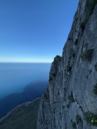 Avancorpo di Pizzo della Sella, Monte Gallo, Appennino Siculo, Gabriele Cavallo, Massimo Flaccavento, David Gallo - La richiodatura di 'Orizzonti contrapposti', Avancorpo di Pizzo della Sella, Monte Gallo, Appennino Siculo (Gabriele Cavallo, Massimo Flaccavento, David Gallo, 2002-2007) Avancorpo di Pizzo della Sella, Monte Gallo, Appennino Siculo, Gabriele Cavallo, Massimo Flaccavento, David Gallo - La richiodatura di 'Orizzonti contrapposti', Avancorpo di Pizzo della Sella, Monte Gallo, Appennino Siculo (Gabriele Cavallo, Massimo Flaccavento, David Gallo, 2002-2007)