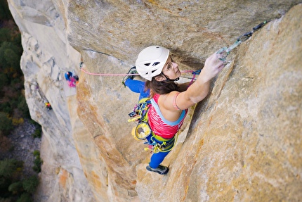 Laura Pineau - Laura Pineau sending 'Wet Lycra Nightmare' on Leaning Tower in Yosemite, USA, autumn 2025 Laura Pineau - Laura Pineau sending 'Wet Lycra Nightmare' on Leaning Tower in Yosemite, USA, autumn 2025