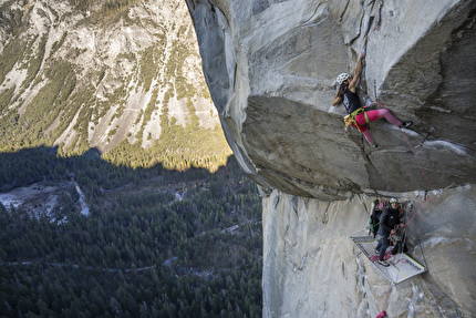 Laura Pineau - Laura Pineau tackling the crux pitch of 'Wet Lycra Nightmare' on Leaning Tower in Yosemite, USA, autumn 2025 Laura Pineau - Laura Pineau tackling the crux pitch of 'Wet Lycra Nightmare' on Leaning Tower in Yosemite, USA, autumn 2025