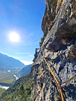 Monte Cimo, Sass de Mesdì, Val Adige, Brentino, Beniamino Giori, Cristina Oldrati, Matteo Rivadossi - In apertura sul secondo tiro di 'Te lo do io il Brentino!', Monte Cimo, Sass de Mesdì, Val Adige, Brentino (Beniamino Giori, Cristina Oldrati, Matteo Rivadossi, 8-13-19/11/2025) Monte Cimo, Sass de Mesdì, Val Adige, Brentino, Beniamino Giori, Cristina Oldrati, Matteo Rivadossi - In apertura sul secondo tiro di 'Te lo do io il Brentino!', Monte Cimo, Sass de Mesdì, Val Adige, Brentino (Beniamino Giori, Cristina Oldrati, Matteo Rivadossi, 8-13-19/11/2025)