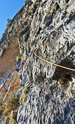 Monte Cimo, Sass de Mesdì, Val Adige, Brentino, Beniamino Giori, Cristina Oldrati, Matteo Rivadossi - In apertura sul terzo tiro di 'Te lo do io il Brentino!', Monte Cimo, Sass de Mesdì, Val Adige, Brentino (Beniamino Giori, Cristina Oldrati, Matteo Rivadossi, 8-13-19/11/2025) Monte Cimo, Sass de Mesdì, Val Adige, Brentino, Beniamino Giori, Cristina Oldrati, Matteo Rivadossi - In apertura sul terzo tiro di 'Te lo do io il Brentino!', Monte Cimo, Sass de Mesdì, Val Adige, Brentino (Beniamino Giori, Cristina Oldrati, Matteo Rivadossi, 8-13-19/11/2025)
