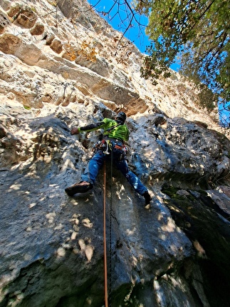 Monte Cimo, Sass de Mesdì, Val Adige, Brentino, Beniamino Giori, Cristina Oldrati, Matteo Rivadossi - In apertura sui primi metri del primo tiro di 'Te lo do io il Brentino!', Monte Cimo, Sass de Mesdì, Val Adige, Brentino (Beniamino Giori, Cristina Oldrati, Matteo Rivadossi, 8-13-19/11/2025) Monte Cimo, Sass de Mesdì, Val Adige, Brentino, Beniamino Giori, Cristina Oldrati, Matteo Rivadossi - In apertura sui primi metri del primo tiro di 'Te lo do io il Brentino!', Monte Cimo, Sass de Mesdì, Val Adige, Brentino (Beniamino Giori, Cristina Oldrati, Matteo Rivadossi, 8-13-19/11/2025)
