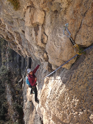 Monte Cimo, Sass de Mesdì, Val Adige, Brentino, Beniamino Giori, Cristina Oldrati, Matteo Rivadossi - Traverso su roccia a coralli a metà del quinto tiro di 'Te lo do io il Brentino!', Monte Cimo, Sass de Mesdì, Val Adige, Brentino (Beniamino Giori, Cristina Oldrati, Matteo Rivadossi, 8-13-19/11/2025) Monte Cimo, Sass de Mesdì, Val Adige, Brentino, Beniamino Giori, Cristina Oldrati, Matteo Rivadossi - Traverso su roccia a coralli a metà del quinto tiro di 'Te lo do io il Brentino!', Monte Cimo, Sass de Mesdì, Val Adige, Brentino (Beniamino Giori, Cristina Oldrati, Matteo Rivadossi, 8-13-19/11/2025)