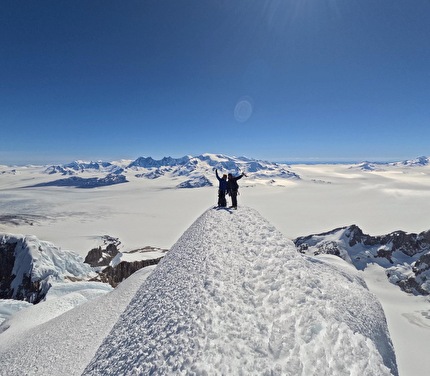 Cerro Torre, Patagonia, Alessandro Beltrami, Manuel Chasseur, Francesco Ratti - La salita di 'Filo Sureste' al Cerro Torre in Patagonia (Alessandro Beltrami, Manuel Chasseur, Francesco Ratti 2025) Cerro Torre, Patagonia, Alessandro Beltrami, Manuel Chasseur, Francesco Ratti - La salita di 'Filo Sureste' al Cerro Torre in Patagonia (Alessandro Beltrami, Manuel Chasseur, Francesco Ratti 2025)