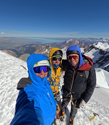 Cerro Torre, Patagonia, Alessandro Beltrami, Manuel Chasseur, Francesco Ratti - La salita di 'Filo Sureste' al Cerro Torre in Patagonia (Alessandro Beltrami, Manuel Chasseur, Francesco Ratti 2025) Cerro Torre, Patagonia, Alessandro Beltrami, Manuel Chasseur, Francesco Ratti - La salita di 'Filo Sureste' al Cerro Torre in Patagonia (Alessandro Beltrami, Manuel Chasseur, Francesco Ratti 2025)