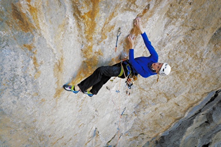 Matilda Söderlund sends Spomin, 8c multipitch on Anića Kuk at Paklenica