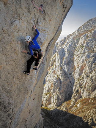 Matilda Söderlund Spomin Paklenica - Matilda Söderlund making the first female ascent of 'Spomin' (8c, 350m), Anića Kuk, Paklenica, Croatia
