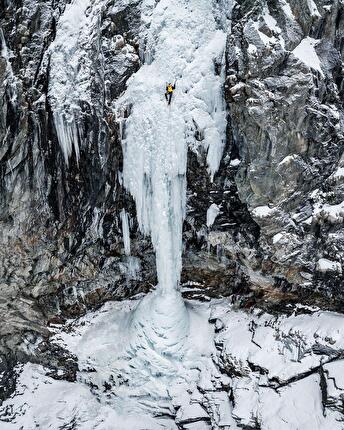 Cascate di ghiaccio: come iniziare? I consigli di François Cazzanelli e le Guide Alpine Italiane
