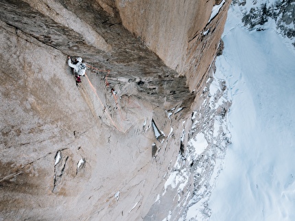 Charles Dubouloz Divine Providence Monte Bianco - Charles Dubouloz durante il terzo giorno della solitaria invernale di 'Divine Providence' su Grand Pilier d'Angle, Monte Bianco (9-14/12/2025) Charles Dubouloz Divine Providence Monte Bianco - Charles Dubouloz durante il terzo giorno della solitaria invernale di 'Divine Providence' su Grand Pilier d'Angle, Monte Bianco (9-14/12/2025)