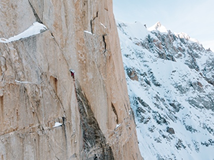 Charles Dubouloz Divine Providence Monte Bianco - Charles Dubouloz durante il terzo giorno della solitaria invernale di 'Divine Providence' su Grand Pilier d'Angle, Monte Bianco (9-14/12/2025) Charles Dubouloz Divine Providence Monte Bianco - Charles Dubouloz durante il terzo giorno della solitaria invernale di 'Divine Providence' su Grand Pilier d'Angle, Monte Bianco (9-14/12/2025)