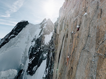 Charles Dubouloz Divine Providence Monte Bianco - Charles Dubouloz durante il quarto giorno della solitaria invernale di 'Divine Providence' su Grand Pilier d'Angle, Monte Bianco (9-14/12/2025) Charles Dubouloz Divine Providence Monte Bianco - Charles Dubouloz durante il quarto giorno della solitaria invernale di 'Divine Providence' su Grand Pilier d'Angle, Monte Bianco (9-14/12/2025)