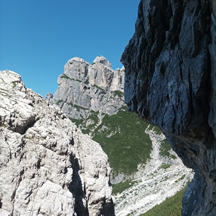 Moiazza, Dolomiti, Ivo Ferrari - Ivo Ferrari in solitaria sulla 'Via Sapere Aude' in Moiazza, Dolomiti Moiazza, Dolomiti, Ivo Ferrari - Ivo Ferrari in solitaria sulla 'Via Sapere Aude' in Moiazza, Dolomiti