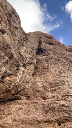 Jebel Oujdad, Taghia, Marocco, Lukas Buchberger, Florian Frank - L'apertura di 'Hawaii Girls' (7c+, 180m) sulla parete NE di Jebel Oujdad a Taghia, Marocco (Lukas Buchberger, Florian Frank 12/2025)