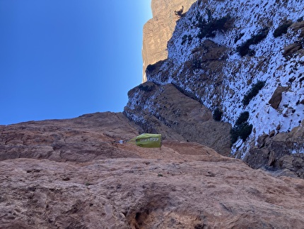 Jebel Oujdad, Taghia, Marocco, Lukas Buchberger, Florian Frank - L'apertura di 'Hawaii Girls' (7c+, 180m) sulla parete NE di Jebel Oujdad a Taghia, Marocco (Lukas Buchberger, Florian Frank 12/2025)