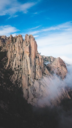 Corsica Bavella, Punta Lunarda, Arthur Delicque, Hugo Parmentier, Symon Welfringer - The first ascent of 'Resurrection' on Punta Lunarda in the Bavella massif of Corsica (Hugo Parmentier, Symon Welfringer autumn 2025) Corsica Bavella, Punta Lunarda, Arthur Delicque, Hugo Parmentier, Symon Welfringer - The first ascent of 'Resurrection' on Punta Lunarda in the Bavella massif of Corsica (Hugo Parmentier, Symon Welfringer autumn 2025)