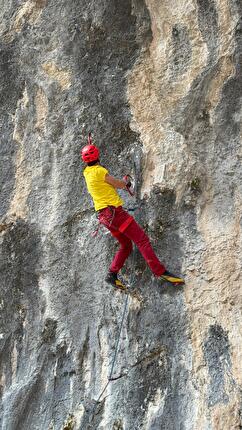 Ginedryo Collepardo drytooling - Cristiano Di Paolo su 'La tecnica dell'acciaio' a Ginedryo, Collepardo