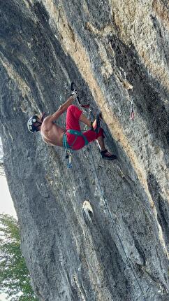 Ginedryo Collepardo drytooling - Massimo Tofani su 'Dr Murcielago' a Ginedryo, Collepardo