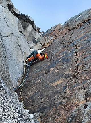 Cima Busazza Presanella, Natural Logic, Emanuele Andreozzi, Stefano Falezza - L'apertura di 'Natural Logic' alla Cima Busazza in Presanella (Emanuele Andreozzi, Stefano Falezza 14/12/2025)