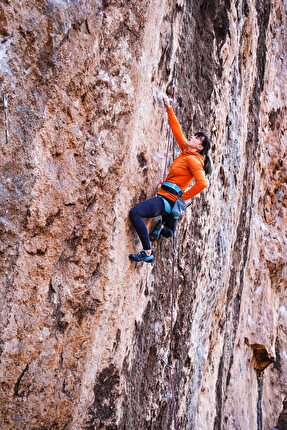 Ievgeniia Kazbekova - Jenya Kazbekova chiude 'Necessary Evil' (8c+) a Virgin River Gorge, USA, dicembre 2025
