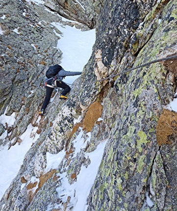 Cima Maubert, Valle Gesso Alpi Marittime, Matteo Cavallo, Paolo Cavallo - L'apertura di 'Chicken Way' alla parete Nord della Cima Maubert (2865m) in Valle Gesso (Matteo Cavallo, Paolo Cavallo 23/11/2024)