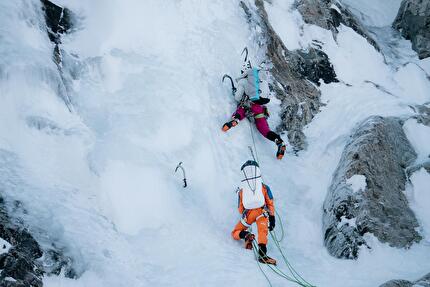 Barre des Écrins, Antoine Bouqueret, Charles Dubouloz - Sul primo tiro della 'Diretta Gamma' alla Barre des Écrins (Antoine Bouqueret, Charles Dubouloz 28-31/12/2025) Barre des Écrins, Antoine Bouqueret, Charles Dubouloz - Sul primo tiro della 'Diretta Gamma' alla Barre des Écrins (Antoine Bouqueret, Charles Dubouloz 28-31/12/2025)