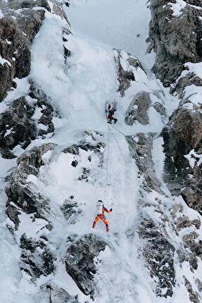 Barre des Écrins, Antoine Bouqueret, Charles Dubouloz - Sul primo tiro della 'Diretta Gamma' alla Barre des Écrins (Antoine Bouqueret, Charles Dubouloz 28-31/12/2025) Barre des Écrins, Antoine Bouqueret, Charles Dubouloz - Sul primo tiro della 'Diretta Gamma' alla Barre des Écrins (Antoine Bouqueret, Charles Dubouloz 28-31/12/2025)