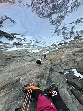 Barre des Écrins, Antoine Bouqueret, Charles Dubouloz - Terzo giorno sulla 'Diretta Gamma' alla Barre des Écrins (Antoine Bouqueret, Charles Dubouloz 28-31/12/2025) Barre des Écrins, Antoine Bouqueret, Charles Dubouloz - Terzo giorno sulla 'Diretta Gamma' alla Barre des Écrins (Antoine Bouqueret, Charles Dubouloz 28-31/12/2025)