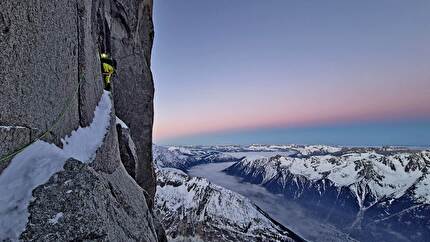Allain - Leininger Petit Dru, Filip Babicz, Olivier Gajewski - Via 'Allain - Leininger' sulla nord del Petit Dru: Filip Babicz impegnato su Fessura Lambert Allain - Leininger Petit Dru, Filip Babicz, Olivier Gajewski - Via 'Allain - Leininger' sulla nord del Petit Dru: Filip Babicz impegnato su Fessura Lambert