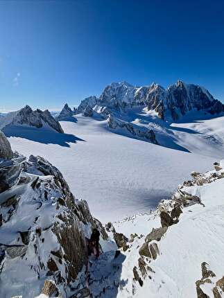 Rognon Vaudano, Monte Bianco, Niccolò Bruni, Federica Furia - L'apertura di 'Veloce Veloce 2.0' al Rognon Vaudano, Monte Bianco (Niccolò Bruni, Federica Furia, 26/12/2025) Rognon Vaudano, Monte Bianco, Niccolò Bruni, Federica Furia - L'apertura di 'Veloce Veloce 2.0' al Rognon Vaudano, Monte Bianco (Niccolò Bruni, Federica Furia, 26/12/2025)