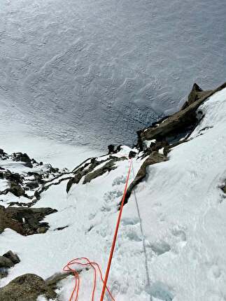 Rognon Vaudano, Monte Bianco, Niccolò Bruni, Federica Furia - L'apertura di 'Facile Facile 2.0' al Rognon Vaudano, Monte Bianco (Niccolò Bruni, Federica Furia, 14/12/2025) Rognon Vaudano, Monte Bianco, Niccolò Bruni, Federica Furia - L'apertura di 'Facile Facile 2.0' al Rognon Vaudano, Monte Bianco (Niccolò Bruni, Federica Furia, 14/12/2025)