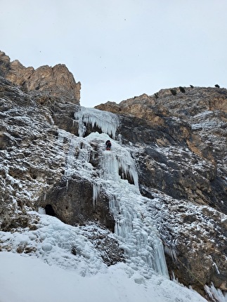 Mantel Ice, Cima Mantello, Catinaccio, Dolomiti, Giordano Faletti, Martin Giovanazzi, Davide Miori - L'apertura di 'Mantel Ice' alla Cima Mantello, Catinaccio, Dolomiti (Giordano Faletti, Martin Giovanazzi, Davide Miori 09/01/2026)