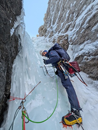 Mantel Ice, Cima Mantello, Catinaccio, Dolomiti, Giordano Faletti, Martin Giovanazzi, Davide Miori - L'apertura di sesto tiro 'Mantel Ice' alla Cima Mantello, Catinaccio, Dolomiti (Giordano Faletti, Martin Giovanazzi, Davide Miori 09/01/2026)