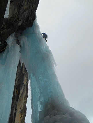 Thriller '92, Valle del Lys, Alessandro Jaccod, Ezio Marlier, Umberto Bado - Ripetendo la cascata di ghiaccio 'Thriller '92' in Valle del Lys (Alessandro Jaccod, Ezio Marlier, 1991)