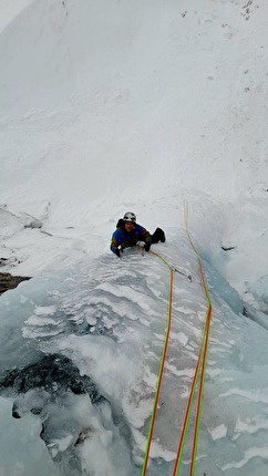 Thriller '92, Valle del Lys, Alessandro Jaccod, Ezio Marlier, Umberto Bado - Ripetendo la cascata di ghiaccio 'Thriller '92' in Valle del Lys (Alessandro Jaccod, Ezio Marlier, 1991)