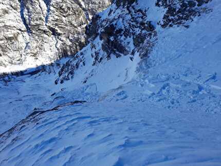 Thriller '92, Valle del Lys, Alessandro Jaccod, Ezio Marlier, Umberto Bado - Ripetendo la cascata di ghiaccio 'Thriller '92' in Valle del Lys (Alessandro Jaccod, Ezio Marlier, 1991)