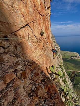 Monte Monaco, San Vito Lo Capo, Sicilia, Christoph Hainz, Roger Schäli - L'apertura di 'Chi non lavora non fa l'amore', Monte Monaco, San Vito Lo Capo, Sicilia (Christoph Hainz, Roger Schäli, 12/2024-12/2025)