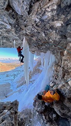Saute Aure et God Homme, new mixed climb on Cascade de Saute Aure in France's Hautes-Alpes