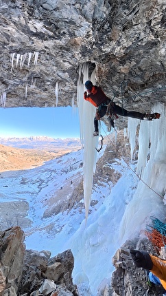Cascade de Saute Aure, Melvin Bou, Kilian Moni, Raphael Olbrecht - The first ascent of 'Saute Aure et God Homme' at Cascade de Saute Aure at Dévoluy, France (Melvin Bou, Kilian Moni, Raphael Olbrecht 06-07/01/2026)