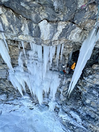 Cascade de Saute Aure, Melvin Bou, Kilian Moni, Raphael Olbrecht - The first ascent of 'Saute Aure et God Homme' at Cascade de Saute Aure at Dévoluy, France (Melvin Bou, Kilian Moni, Raphael Olbrecht 06-07/01/2026)